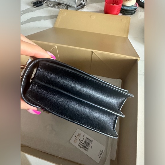 MICHAEL KORS Large Mott Leather Shoulder Bag - Picture 6 of 16